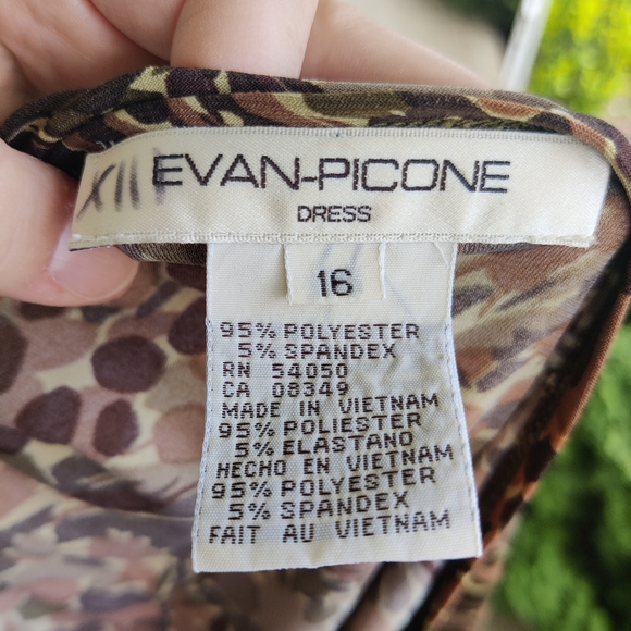 💥BLACK FRIDAY BOGO FREE EVERYTHING💥 Evan-Picone Abstract Camo Wrap Dress - Picture 6 of 6